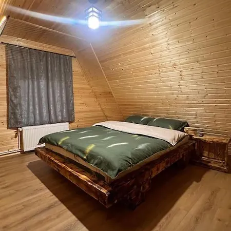 Laica, Romania Case de vacanță